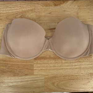 38C Maidenform Strapless Bra Underwire *doesn’t come with straps* Neutral Skin